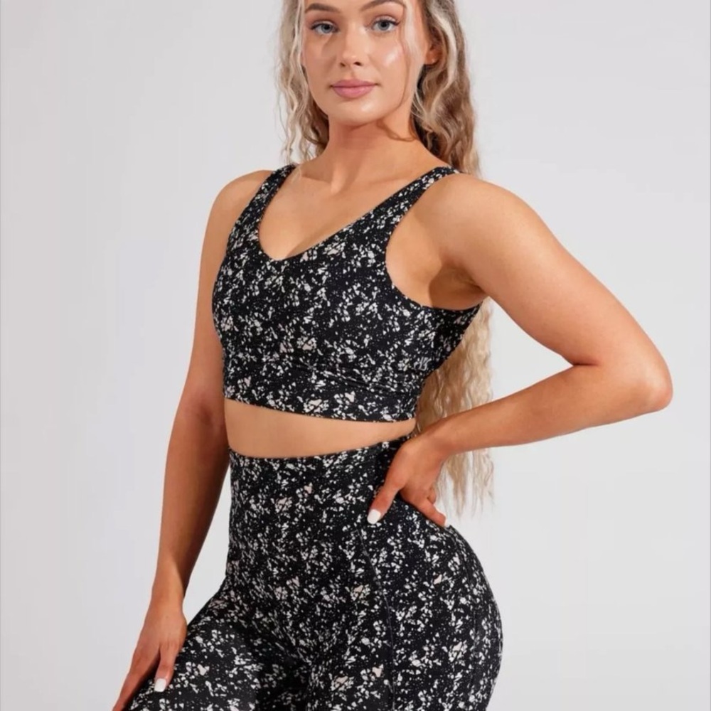 Buff bunny monarch terrazzo sport bra